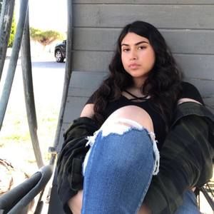 Meet your Posher, Estefani